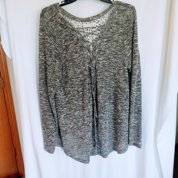 𝅺BLACK and cream blouse with cream lace - Picture 2 of 5